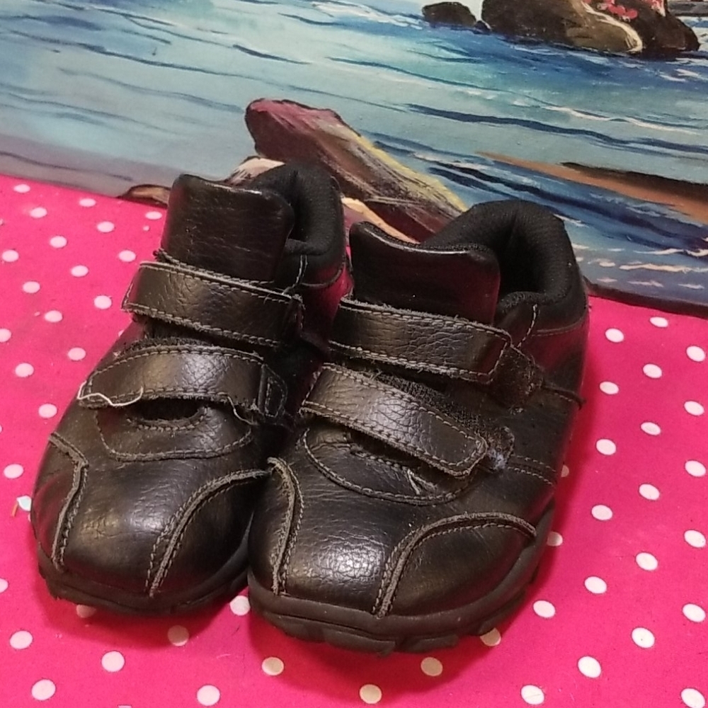 Healthtex  toddlers boys  shoes size 10